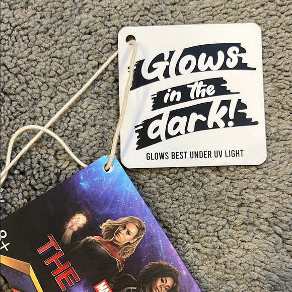 Loungefly Marvel Women's Wallet with Marvel Design NWT Glow in the Dark - Picture 4 of 12